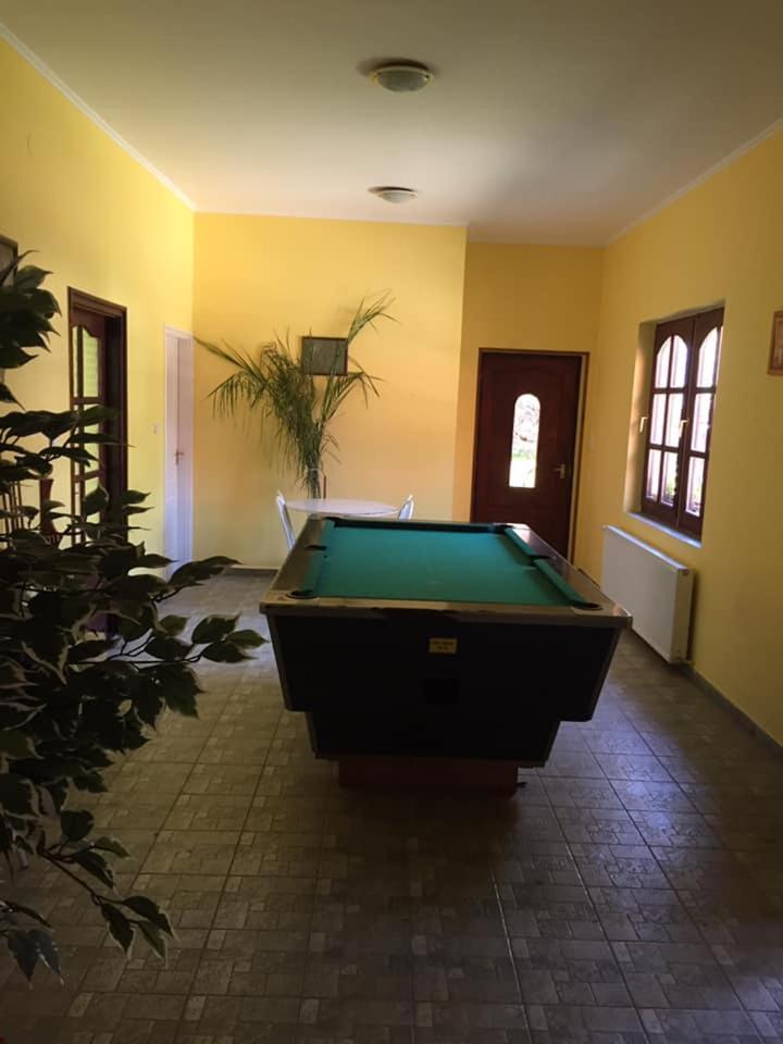 Hubertus Vendeghaz Hotel Parád Екстериор снимка
